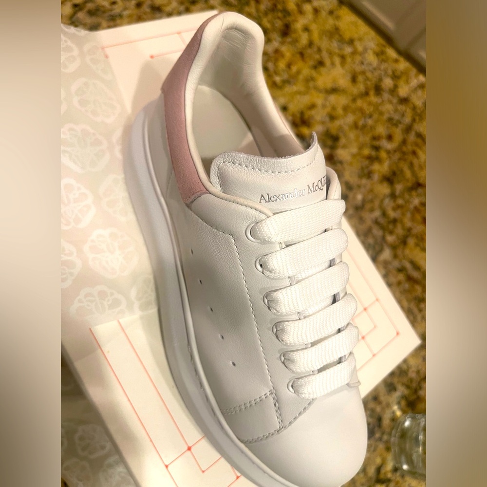 Alexander McQueen oversize sneakers for kids size 33C